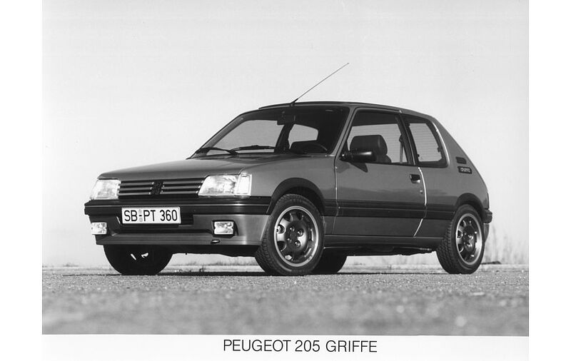 PEUGEOT auf der Retromobile 2023: Allure durch die Stärke der „4“