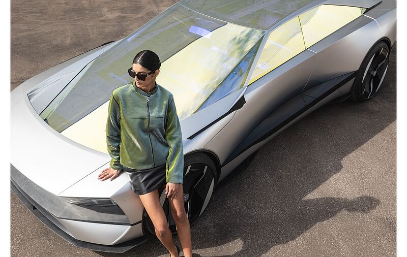 PEUGEOT Inception Concept: Europa-Premiere & Kooperation mit Designer Emeric Tchatchoua (3.PARADIS)